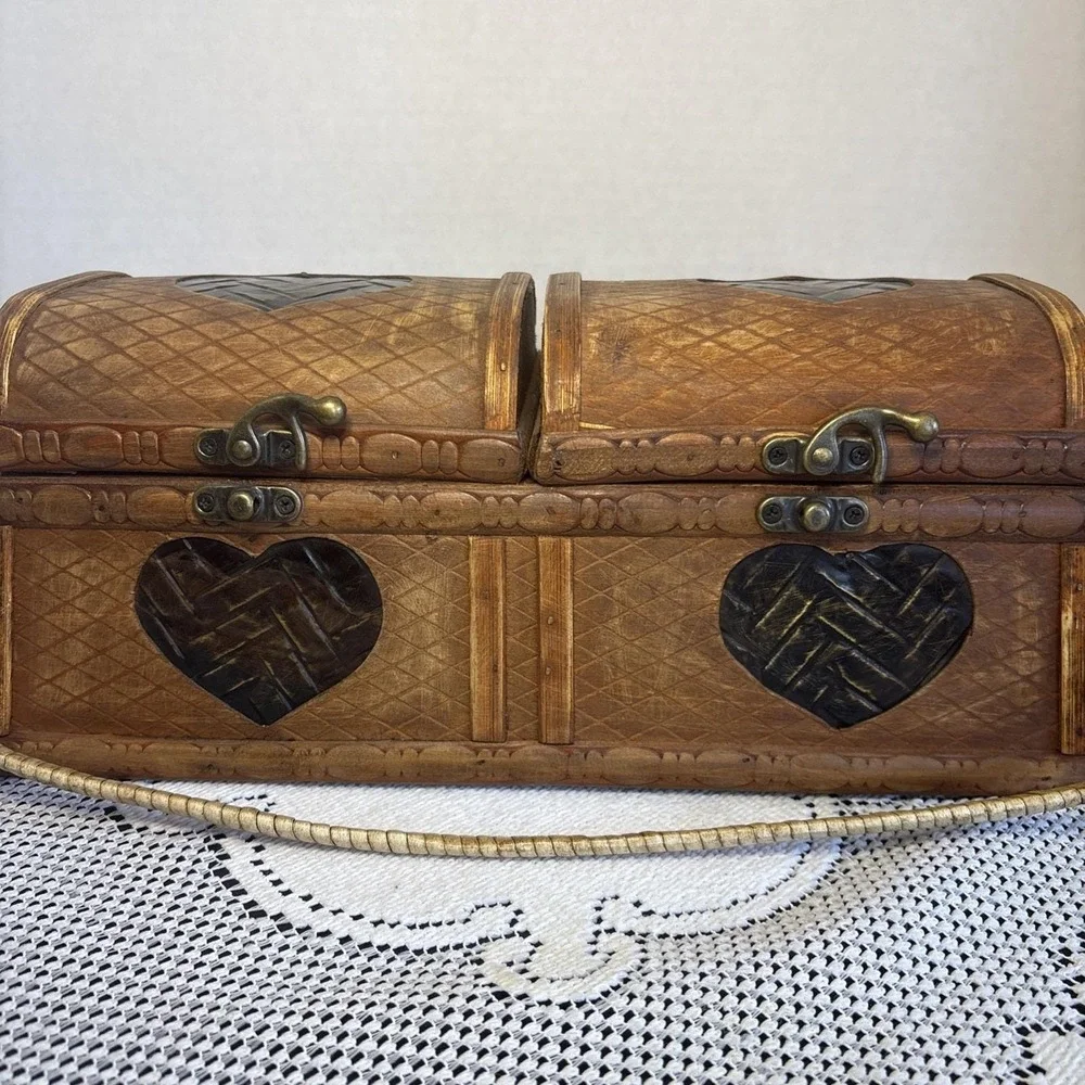 VTG Boho Woven Bamboo & Wood Decorative Keepsake Box with Brass Latches dome Lid